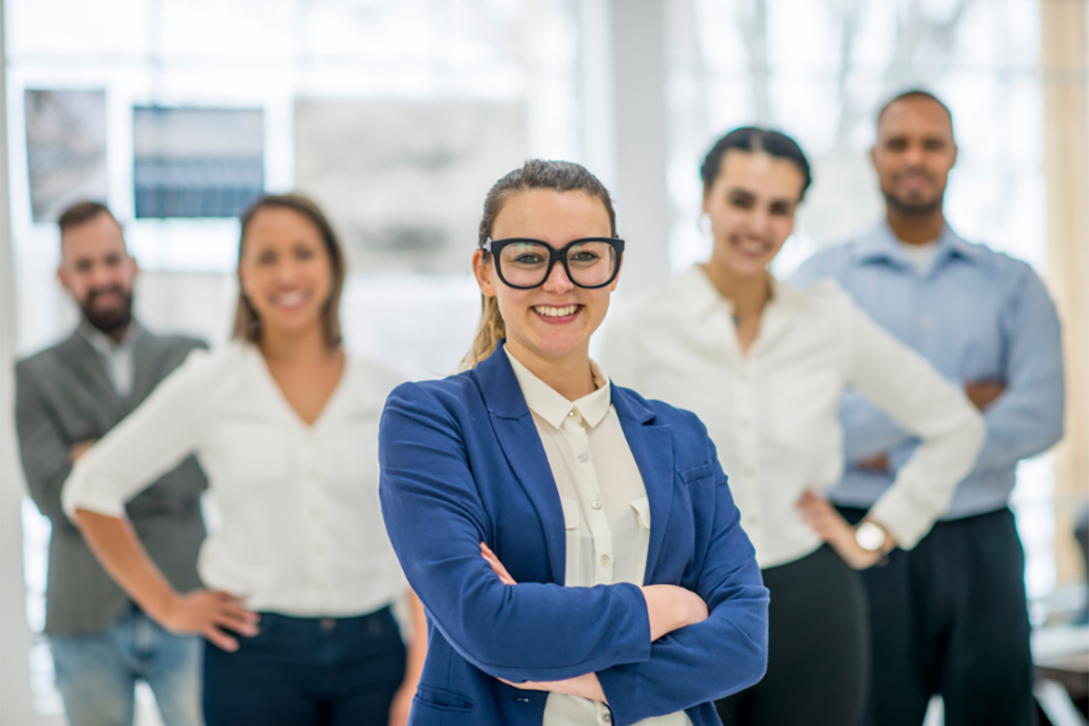 3 vrouwen en 2 mannen volgen de training Assertief Optreden